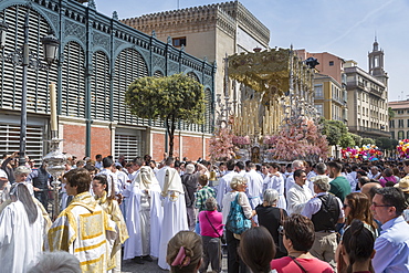 Locals taking part in the Resurrection Parade on Easter Sunday, Malaga, Costa del Sol, Andalusia, Spain, Europe