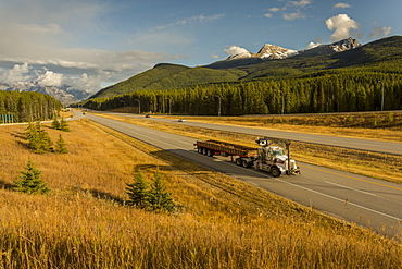 Traffic on Trans Canada Highway 1, Canadian Rockies, Banff National Park, UNESCO World Heritage Site, Alberta, Canada, North America