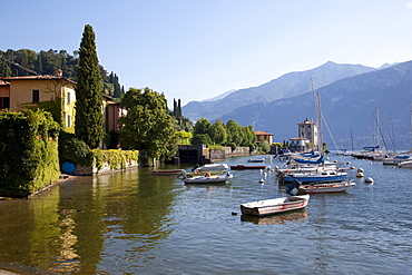 Boat harbour and Lake Como, Bellagio, Lombardy, Italian Lakes, Italy, Europe