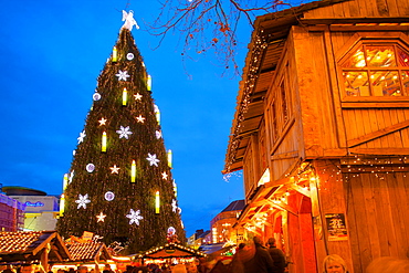 Christmas Market and the Biggest Christmas Tree in the World, Hansaplatz, Dortmund, North Rhine-Westphalia, Germany, Europe