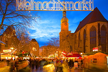 St. Reinoldi Church and Christmas Market at dusk, Dortmund, North Rhine-Westphalia, Germany, Europe