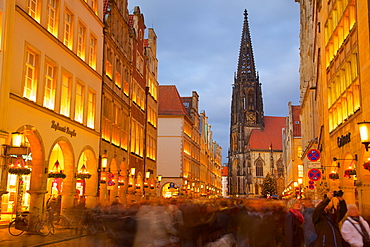 View of St. Lambert's Church and Prinzipalmarkt at Christmas, Munster, North Rhine-Westphalia, Germany, Europe