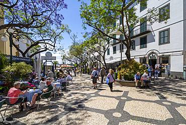 View of Al Fresco restaurants and cafes in town centre, Funchal, Madeira, Portugal, Atlantic, Europe