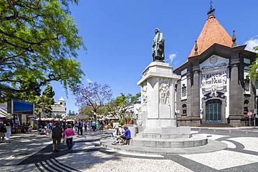 View of statue of Joao Goncalves Zarco and Banco de Portugal, Funchal, Madeira, Portugal, Atlantic, Europe