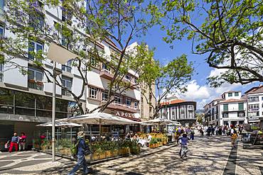 View of Al Fresco restaurants and cafes in town centre, Funchal, Madeira, Portugal, Atlantic, Europe