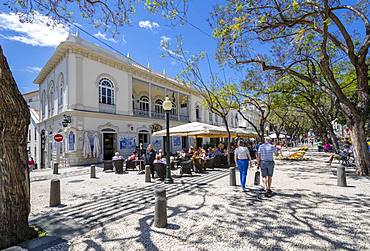 Al Fresco restaurants and Flower Festival on Avenue Arriaga during springtime, Funchal, Madeira, Portugal, Europe