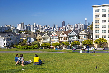 View of Painted Ladies, Victorian wooden houses, Alamo Square, San Francisco, California, United States of America, North America