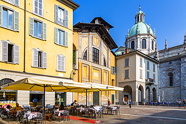 View of Duomo and restaurant in Como, Province of Como, Lake Como, Lombardy, Italy, Europe