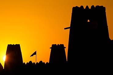 Al Jahili Fort at sunset, Al Jahili Park, Al Ain, Abu Dhabi, United Arab Emirates, Middle East 