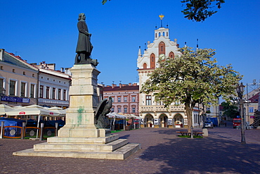 City Hall and statue, Market Square, Old Town, Rzeszow, Poland, Europe