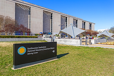 The National Museum of American History in spring, Washington D.C., United States of America, North America