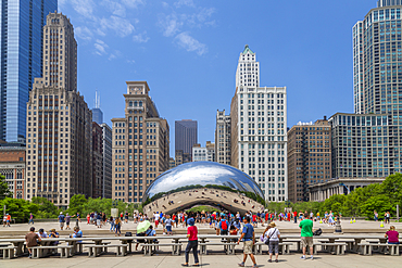 View of Cloud Gate (the Bean), Millennium Park, Downtown Chicago, Illinois, United States of America, North America