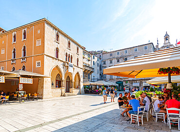 View of Town Hall and cafes in People's Square (Pjaca), Split, Dalmatian Coast, Croatia, Europe