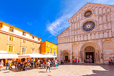 View of busy restaurant and Cathedral of St. Anastasia, Zadar, Zadar county, Dalmatia region, Croatia, Europe