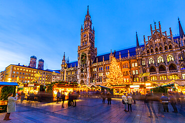 View of Christmas Market in Marienplatz and New Town Hall at dusk, Munich, Bavaria, Germany, Europe