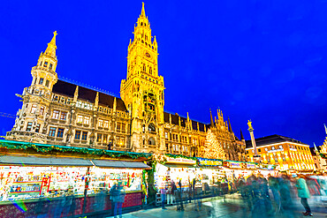 View of Christmas Market in Marienplatz and New Town Hall at dusk, Munich, Bavaria, Germany, Europe