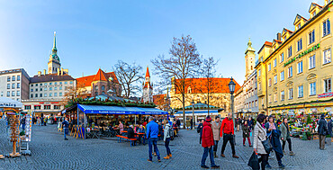 View of Viktealienmarkt Christmas Market, Munich, Bavaria, Germany, Europe