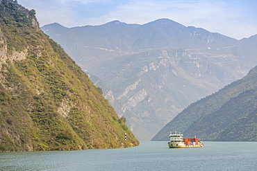 View of the Three Gorges on the Yangtze River, People's Republic of China, Asia