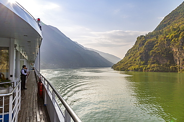 View of the Three Gorges from cruise boat on the Yangtze River, People's Republic of China, Asia