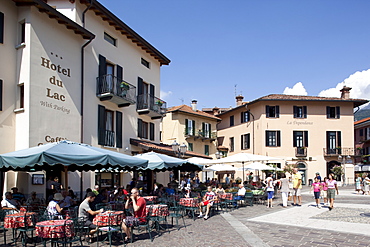 Piazza and cafe, Menaggio, Lake Como, Lombardy, Italy, Europe