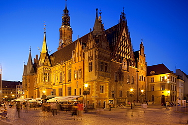 Town hall at dusk, Rynek (Old Town Square), Wroclaw, Silesia, Poland, Europe