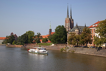 Cathedral and River Odra (River Oder), Old Town, Wroclaw, Silesia, Poland, Europe