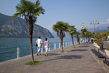 Promenade, Iseo, Lake Iseo, Lombardy, Italian Lakes, Italy, Europe