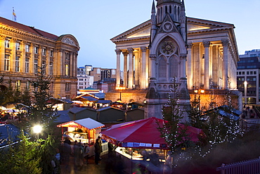 Christmas Market stalls and Town Hall, City Centre, Birmingham, West Midlands, England, United Kingdom, Europe