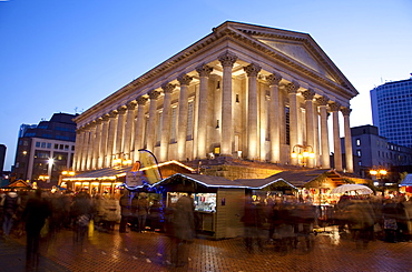 Christmas Market stalls and Town Hall, City Centre, Birmingham, West Midlands, England, United Kingdom, Europe