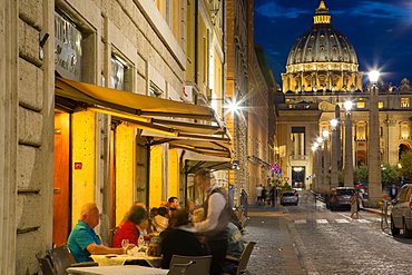 St. Peters and Piazza San Pietro at dusk, Vatican City, UNESCO World Heritage Site, Rome, Lazio, Italy, Europe