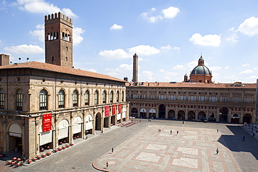 Piazza Maggiore and Podesta Palace, Bologna, Emilia Romagna, Italy, Europe