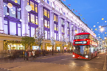 Selfridges on Oxford Street at Christmas, London, England, United Kingdom, Europe