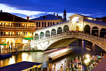 Rialto Bridge at dusk, Venice, UNESCO World Heritage Site, Veneto, Italy, Europe