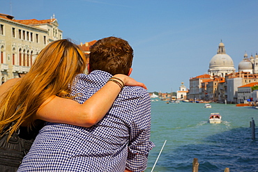 Couple looking along the Grand Canal, Dorsoduro, Venice, UNESCO World Heritage Site, Veneto, Italy, Europe