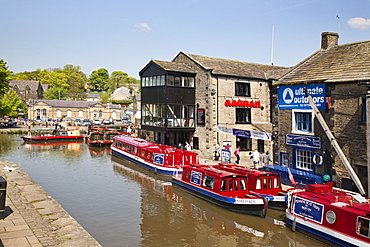 Narrowboats at Skipton Canal Basin, Skipton, North Yorkshire, Yorkshire, England, United Kingdom, Europe