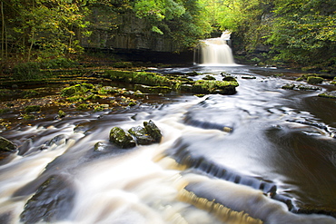 West Burton Waterfall, West Burton, Wensleydale, Yorkshire Dales National Park, Yorkshire, England, United Kingdom, Europe