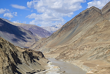 The mountainous scenery of the Zanskar River, Ladakh, Himalayas, India, Asia