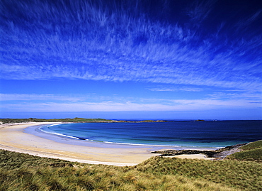 Tropical colours in May at the crescent shaped Feall Beach on the Island of Coll in Scotland, Inner Hebrides, Scotland, United Kingdom, Europe