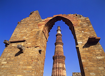 Qutb Minar complex, India's highest single tower built in the 12th century, UNESCO World Heritage Site, Delhi, India, Asia