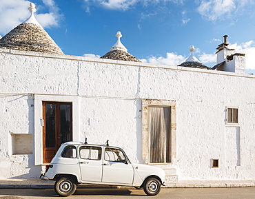 Traditional Trulli style houses in Alberobello, UNESCO World Heritage Site, Puglia, Italy, Europe