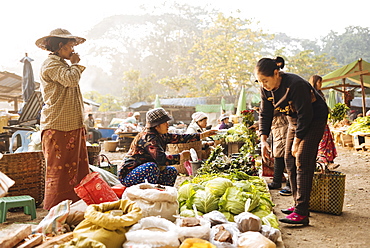 Hsipaw Morning Market, Hsipaw, Shan State, Myanmar (Burma), Asia