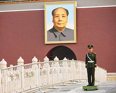 Gate of Heavenly Peace with Mao's Portrait and guard, Tiananmen Square, Beijing, China, Asia