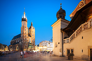 Exterior of Saint Mary's Basilica (Bazylika Mariacka) in Market Square (Rynek Glowny) at night, UNESCO World Heritage Site, Krakow, Malopolskie, Poland, Europe