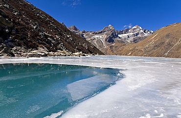 Dudh Pokhari Lake, Gokyo, Solu Khumbu (Everest) Region, Nepal, Himalayas, Asia