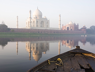 Dawn on the Taj Mahal from Yamuna River, UNESCO World Heritage Site, Agra, Uttar Pradesh, India, Asia