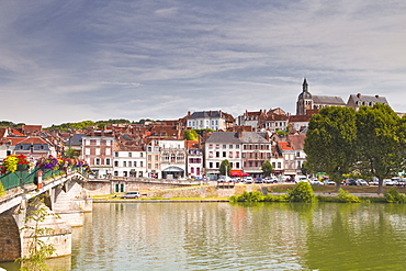 The town of Joigny, Yonne, Burgundy, France, Europe