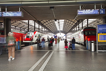 Passengers rushing through Lucerne railway station, Lucerne, Switzerland, Europe 