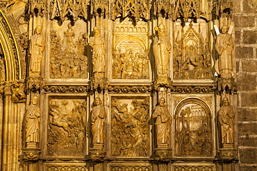 Gothic stone carvings inside the Chapter House of the Holy Grail of Metropolitan Cathedral-Basilica of the Assumption of Our Lady of Valencia (Iglesia Catedral-Basilica Metropolitana de la Asuncion de Nuestra Senora de Valencia), Valencia, Spain, Europe