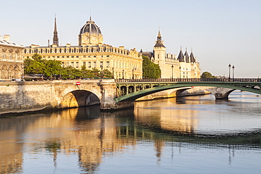 Huissiers-Audienciers du Tribunal de Commerce de la Seine and the Conciergerie, Ile de la Cite, Paris, France, Europe