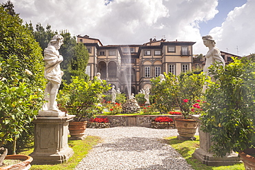 The gardens of Palazzo Pfanner in Lucca which date back to the 17th century, Lucca, Tuscany, Italy, Europe